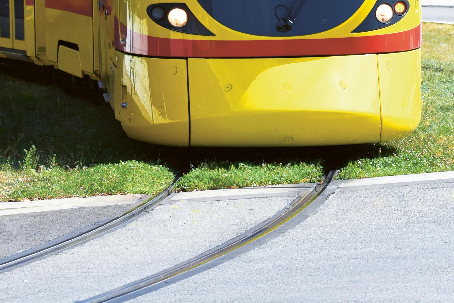 Tramway Lösungen Tramschienen von Rasen zu Asphalt